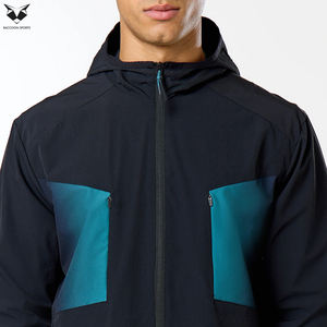 Conjunto de Pantalones Cortos Deportivos Negros para Hombre, Chaqueta Deportiva con Capucha y Paneles Geométricos Turquesa Modernos y Pantalones Cortos Deportivos a Juego - Product Image 4