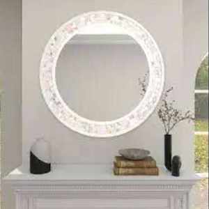 Cadre de miroir classique en résine avec incrustations en os et détails en résine pour une décoration intérieure haut de gamme et une profondeur visuelle accrue - Product Image 2