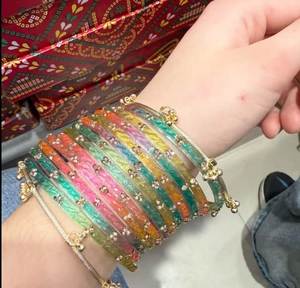 Brazaletes de vidrio hechos a mano, brazaletes de vidrio de diseño, joyería para festivales, accesorios para bodas, brazaletes de vidrio rojos, brazaletes verdes - Product Image 3