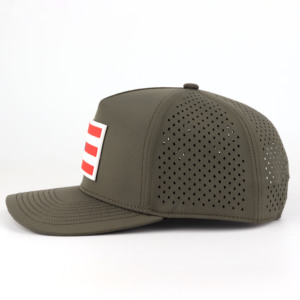 Gorra Trucker con la Bandera de Puerto Rico, Verde Oliva, 6 Paneles, Malla Ajustable, Unisex, Casual, con Estampado de Goma en Relieve en el Panel Frontal - Product Image 4