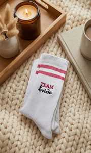 Calcetines Deportivos Personalizados con Logotipo Bordado, Calcetines de Tubo Blancos con Rayas, Calcetines Deportivos de Algodón Personalizados al por Mayor - Product Image 2