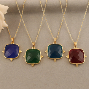 Collier minimaliste en laiton plaqué or 18 carats pour femme, avec pendentif mode et pierre précieuse, idéal pour le quotidien, cadeaux de mariage et d'anniversaire, vente en gros - Product Image 1