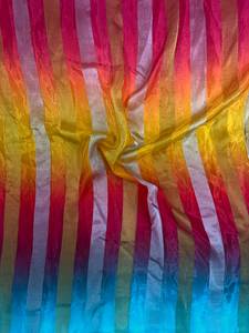 Tela de Seda Estampada Multicolor de 44 Pulgadas de Ancho, Material de Seda Pura Suave y Fluida de Primera Calidad para la Confección de Vestidos Saree de Diseñador para Mujer - Product Image 3