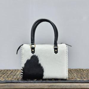 Bolso de Mano de Cuero de Lujo y Bolso Speedy con Panel de Piel de Vaca y Diseño Bordado con Cierre de Cremallera - Product Image 3