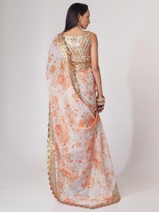 Sari de organza floral Rivaayat para mujer, ropa étnica india, largo hasta el suelo, ajuste regular, tela ligera plisada, en stock. - Product Image 2