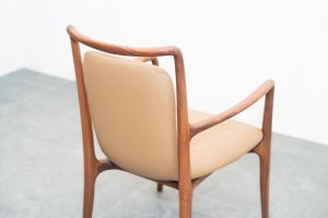 Chaise de salle à manger contemporaine en bois de noyer avec assise en cuir pleine fleur de qualité supérieure pour restaurants et hôtels, mobilier OEM ODM PISANO - Product Image 3