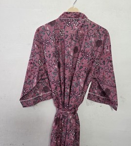 Robe Kimono en Coton Imprimé Floral Mauve 100% Coton, Peignoir Long Élégant avec Ceinture, Léger, Écologique et Respirant, Longueur Midi - Product Image 4