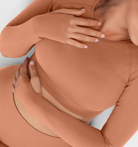 Ensemble de yoga sans couture pour femmes, leggings et soutien-gorge de sport, vêtements de sport et de fitness confortables et respirants, logo personnalisé - Product Image 4