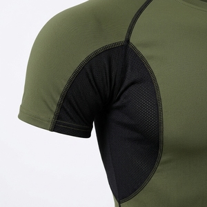 Camiseta Deportiva de Compresión Personalizada en Verde Oliva y Negro, Transpirable, de Secado Rápido, para Gimnasio, Fitness y Entrenamiento - Product Image 4