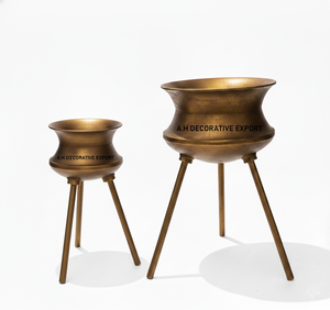 Jardinière trépied élégante et moderne en aluminium |   Pots de jardin d'intérieur artisanaux pour mariage avec supports surélevés pour intérieurs classiques - Product Image 4