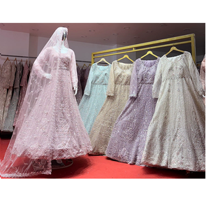 Lehenga de color claro inspirado en Taaj Bits, con trabajo manual elaborado, estilo elegante, adornos de piedra Jarkan, para bodas, fiestas y ocasiones festivas, ropa india. - Product Image 3