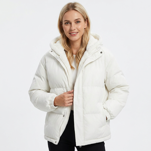 Veste unisexe blanche à col montant et capuche, doublure polyester, fermeture éclair, décontractée, hiver, coupe ample standard, logo frontal, manches classiques - Product Image 5