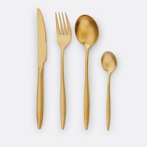 Impresionante juego de cubiertos metálicos, ideal para celebraciones especiales, con un acabado brillante y un manejo cómodo. - Product Image 3