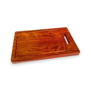 Planche à découper rectangulaire grande en bois d'acacia massif, faite à la main et personnalisable, avec rainure de récupération des jus, durable - Product Image 5