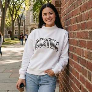Sweat-shirt personnalisé pour femme à logo entièrement sur mesure, manches longues, en molleton doux, imprimé en relief écologique, col montant, pour l'automne - Product Image 1