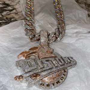 Pendentif Moissanite Rond à Taille Brillante avec Logo Personnalisé en Argent Sterling 925, Collier Iced Out Unisexe - Product Image 5