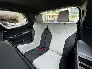 SUV hybride intermédiaire performant de type F Sport, modèle TX 500h 2024, d'occasion - Product Image 3