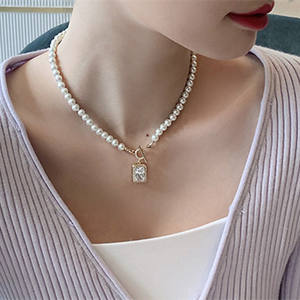 Collar con Colgante de Perlas de Agua Dulce Versión Coreana para Mujer, Cadena de Clavícula de Lujo Ligero y Alta Gama, Versátil - Product Image 1