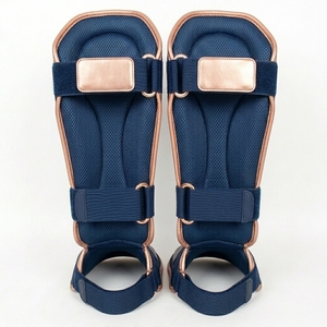 Protège-tibias Muay Thai MMA Arts Martiaux – Équipement d'entraînement et de combat – Protection optimale en cuir véritable – Logo personnalisé – Nouveauté - Product Image 2