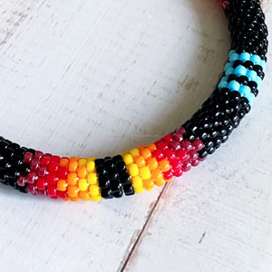 สร้อยข้อมือถักโครเชต์ประดับลูกปัดหลากสี ไข่มุกน้ำเค็ม ลายชนเผ่าโบโฮ แบบยืดหยุ่น ของขวัญสุดหรูสำหรับทุกเพศ - Product Image 3