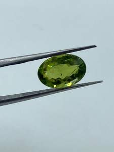 เพอริดอทดิบสีเขียวธรรมชาติ 100% รูปทรงวงรี ขนาด 8x12 มม. น้ำหนัก 4.70 กะรัต ได้รับการรับรองจากประเทศจีน สำหรับทำเครื่องประดับ - Product Image 4