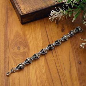 Bracelet à maillons en forme de crâne en argent fait main, bracelet chaîne gothique pour motard, bijoux squelette pour homme - Product Image 4