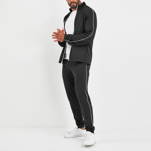 Ensemble streetwear personnalisé : sweat à capuche et pantalon empilé, survêtement délavé à l'acide pour garçons, imprimé DTG, coupe courte et évasée - Product Image 5