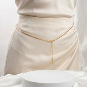 Chaîne de taille minimaliste plaquée or pour femme - Chaîne de taille en or pour femme |   Vente en gros de bijoux de corps pour festival Y2K - Product Image 2