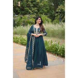 ชุดราตรีปักเลื่อมสำหรับงานปาร์ตี้ออกแบบโดยดีไซเนอร์ - Product Image 5