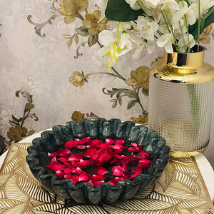 El ónix permite que la luz pase suavemente, creando un cálido brillo ambiental cuando se coloca junto a la luz natural o artificial. - Product Image 2