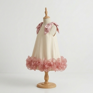 Robe de princesse Tutupetti raffinée et personnalisée pour filles, style boutique, en organza ivoire, coupe trapèze, sans manches, avec ourlet à volants et grand nœud, couleur blush - Product Image 4