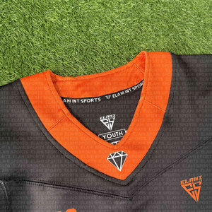 Uniforme de Fútbol Americano Sublimado en Negro y Naranja para Jóvenes, con Nombre de Equipo, Logotipo y Números Personalizados - Product Image 3