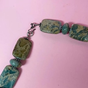 Collier en résine fait main pour femmes, design tendance sur le thème de l'art, bijoux de mode indiens pour filles - Product Image 3