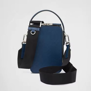Mini sac banane en cuir écologique léger avec poches zippées sécurisées pour les essentiels quotidiens 2026 - Product Image 1