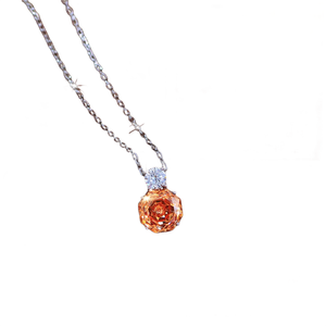 Collar con Colgante de Moissanita Romántica en Plata de Ley 925 con Baño de Rodio, Corte Brillante Redondo y Engaste de Garra - Product Image 1