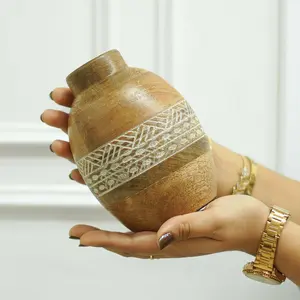 Mini vase en bois finition naturelle, objet décoratif compact, parfait pour les espaces étroits, les étagères, les bureaux, la maison, le bureau, style moderne rustique - Product Image 4