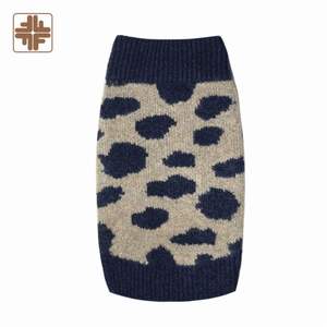 Suéter de Lana y Poliéster para Perros y Gatos, Diseño Simple y Moderno para Dueños de Mascotas Ecoconscientes - Product Image 1