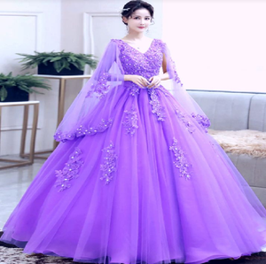 Vestido de lentejuelas verde salvia con elegantes mangas largas y un bajo acampanado disponible a precios de mayorista en línea. - Product Image 3