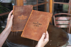 Porte-menu pliable en cuir de luxe, design confortable pour restaurants, cafés, hôtels - Qualité supérieure artisanale LMC-0074 - Product Image 6