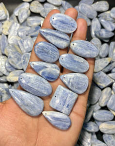 พลอยไคยาไนต์ขัดเงาเรียบสำหรับการบำบัดด้วยคริสตัลตกแต่งบ้านและทำอัญมณีธรรมชาติ - Product Image 2