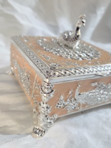Caja de Joyería Cuadrada de Lujo Plateada con Diseño de Pavo Real, Organizador de Joyas Esmaltado, Contenedor de Terciopelo para Frutos Secos, Regalo de Boda - Product Image 2