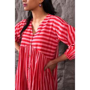 Vestido Casual Rosa con Diseño de Rayas y Corte Evase - Product Image 2