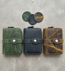 Tarjetero de Cuero Genuino Hecho a Mano, Estilo Vintage con Cierre de Hebilla, Cartera Corta Unisex en Verde, Marrón, Negro y Más Opciones de Color - Product Image 4