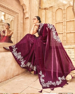 Sari de soirée traditionnel en satin de soie brodé KV Maroon, avec chemisier non cousu, sans plis - Product Image 6