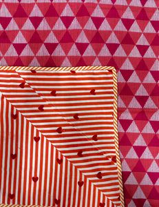 Beautiful Triangle Check Pattern And Small <b>Red</b> Heart Work Designer 100% Cotton Material Dohar Baby Quilt For Home <b>Bedding</b> Decor - Product Image 1