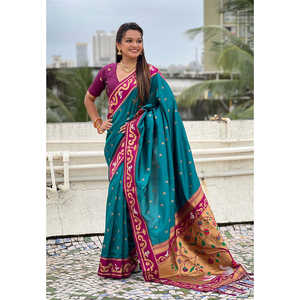 ผ้าไหมพิธานีสีเขียวลายจาห์นส์ ซวอน ผ้าคลุมไหล่และผ้าพันคอแบบชาติพันธุ์ - Product Image 1