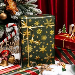 Carta da Regalo Natalizia Classica a Righe Rosse e Verdi 17 Pollici X 120 Pollici, Verde Foresta Lucido con Fiocchi di Neve Dorati e Rossi - 1 Rotolo - Product Image 3