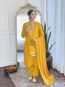 ชุดคุर्ติทรงตรงสีเหลืองสำหรับผู้หญิงขายดีที่สุด ทำจากผ้าวิสโคสชานเดรี พร้อมกางเกงและผ้าคลุมไหล่ไนลอนชิโนน - Product Image 2