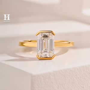 Anillo de Compromiso Minimalista con Diamante Cultivado en Laboratorio, Corte Esmeralda, Banda Sólida de Oro Amarillo de 14K/18K, Anillo Solitario con Diamante Esmeralda - Product Image 2