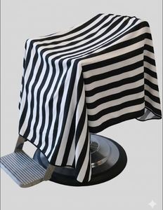 Bata de Barbero Impermeable de Poliéster a Rayas Blancas y Negras con Detección de Agujas y Fusión sin Costuras Unisex - Product Image 1